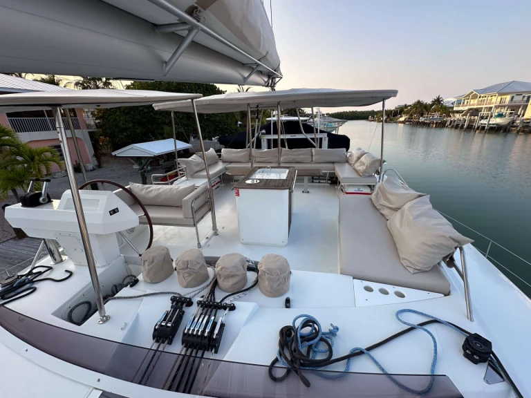 Luxury Yacht rental in Florida Keys - Fountaine Pajot THE CATHOUSE