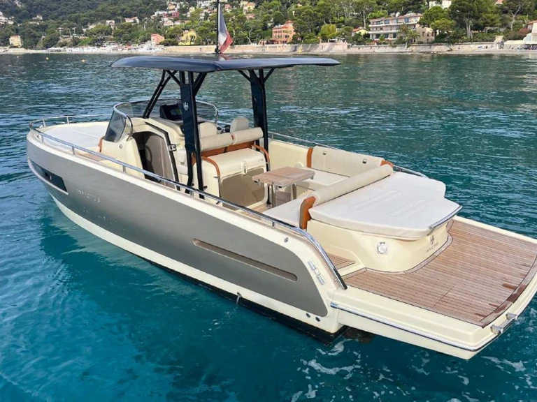 Bareboat Rental Luxury Yacht Invictus  with a boat licence