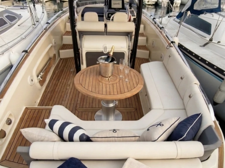 Invictus  Invictus 280 TT charter bareboat or captained in  Mandelieu-la-Napoule