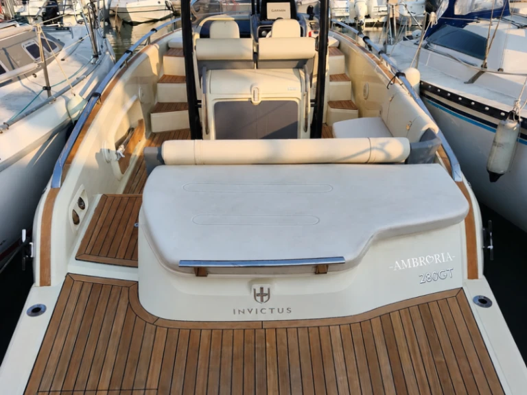 Luxury Yacht rental in Mandelieu-la-Napoule - Invictus  Invictus 280 TT
