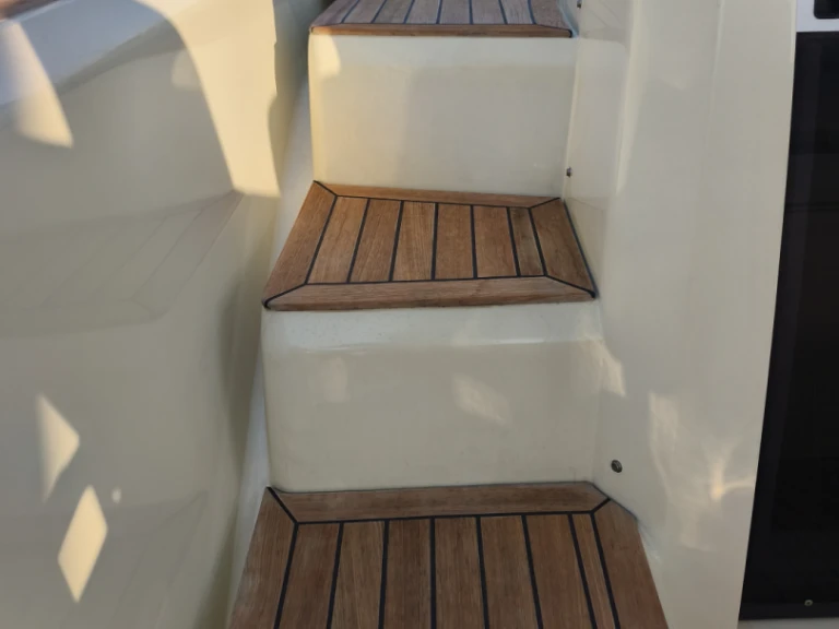 Boat rental Invictus  Invictus 280 TT in Mandelieu-la-Napoule on Samboat