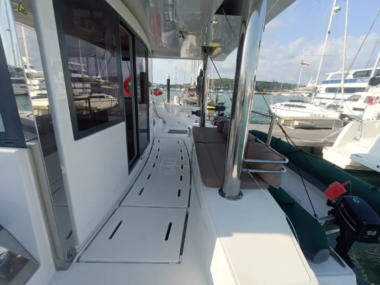 Yacht charter Mai Khao cheap Bali 4.8