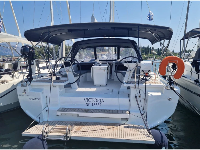 Bénéteau Oceanis 46.1 in Alimos on SamBoat