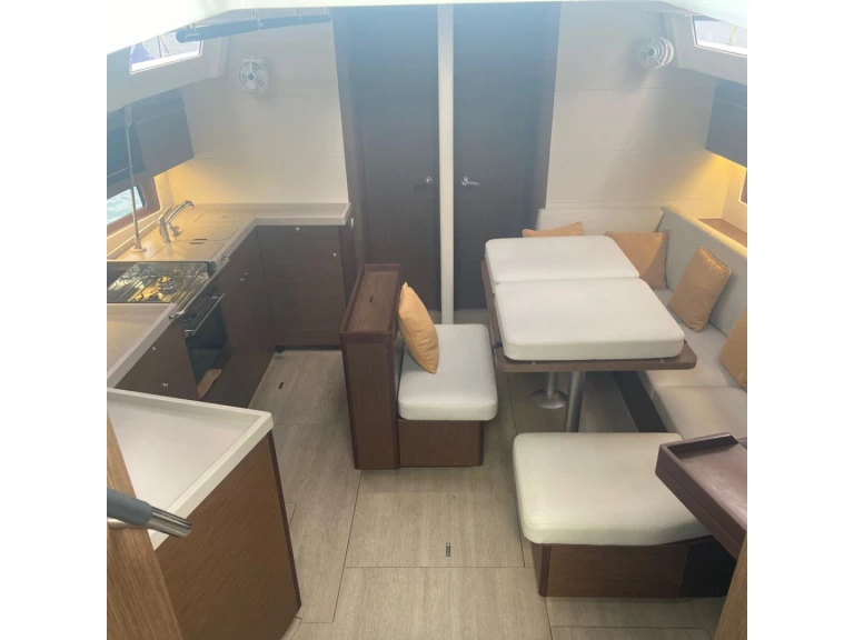 Rent a Bénéteau Oceanis 46.1 Alimos
