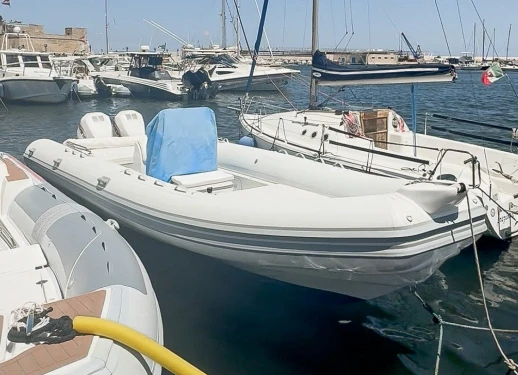 RIB rental in Bari - Sacs Strider 11