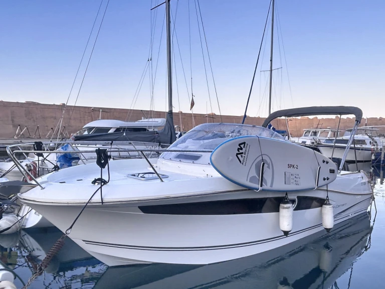 Motorboat rental with or without captain Jeanneau Cerbère