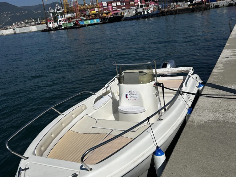 Boat rental Bellingardo Ghost 5,50 in La Spezia on Samboat