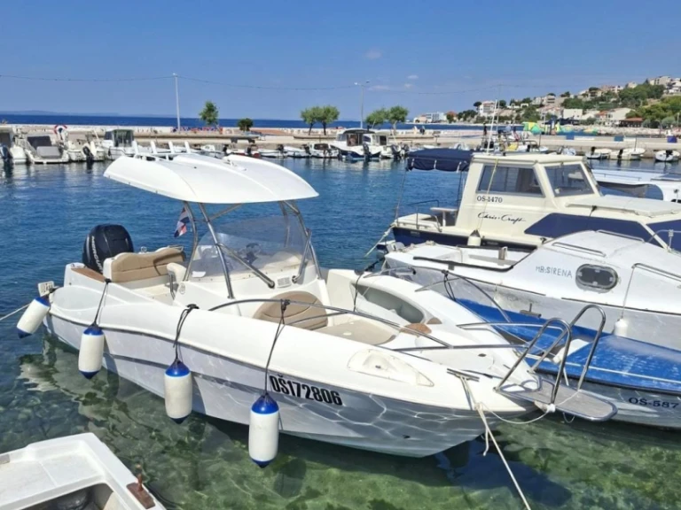 Rent a Quicksilver Quicksilver 720 Commander Poljica