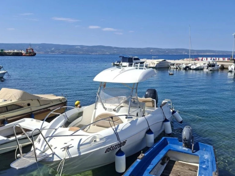 Motorboat rental in Poljica - Quicksilver Quicksilver 720 Commander