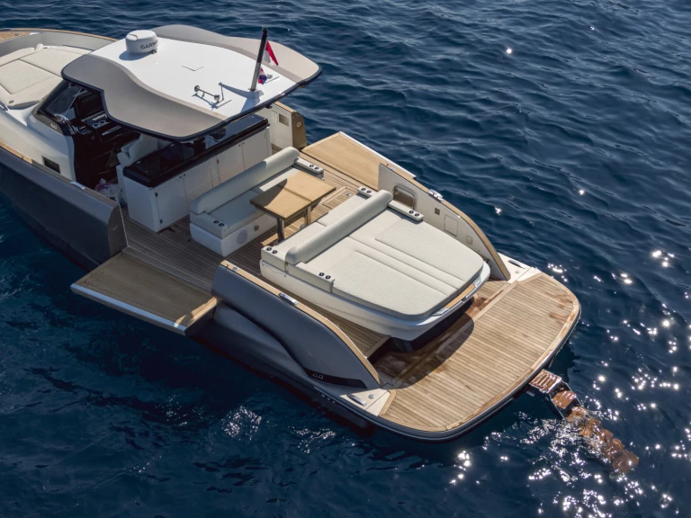 Boat rental Solaris Power Solaris Power Open 44 in Monaco on Samboat