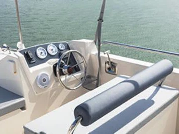 Le Boat Horizon 5 charter bareboat or captained in  Trèbes