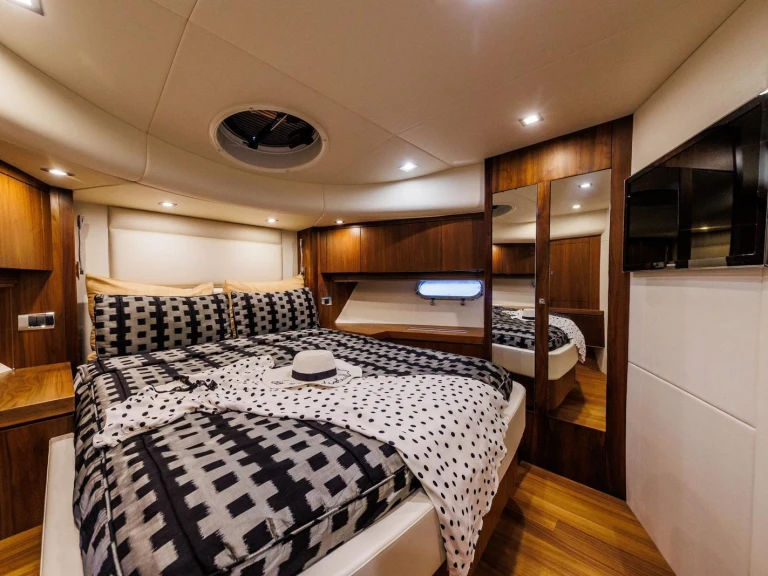 Luxury Yacht rental with or without captain Sunseeker Kaštel Lukšić