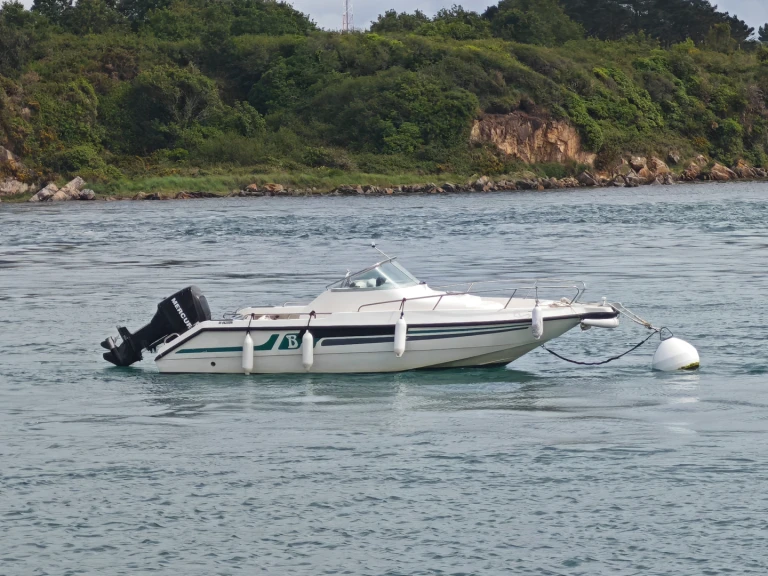 Motorboat for rent Plouhinec at the best price