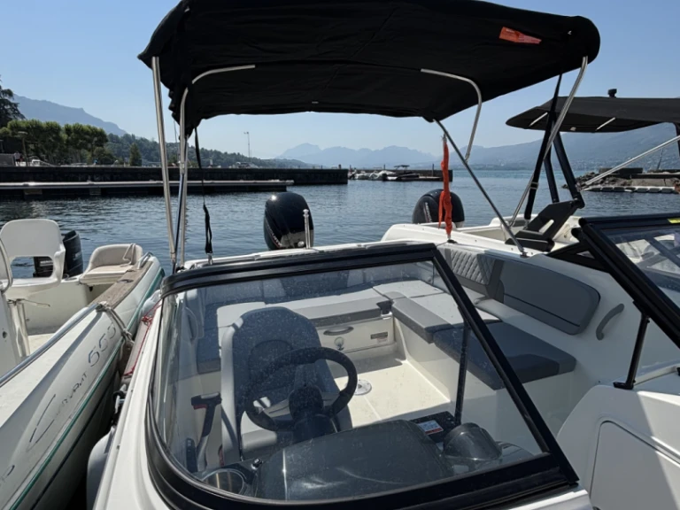 Boat rental Bayliner VR4OE in Aix-les-Bains on Samboat
