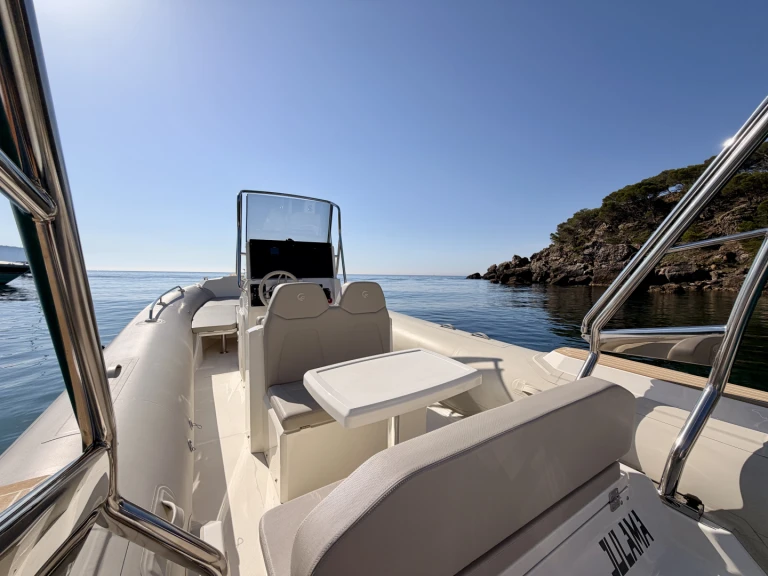 RIB rental in Roses - Capelli Tempest 650