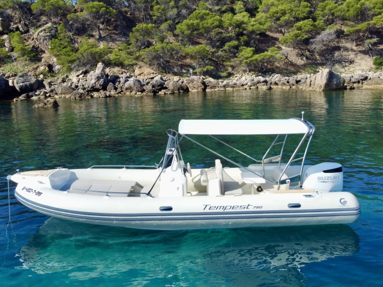 Boat rental Capelli Tempest 650 in Roses on Samboat