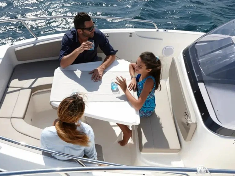 Bareboat Rental Motorboat Quicksilver with a boat licence