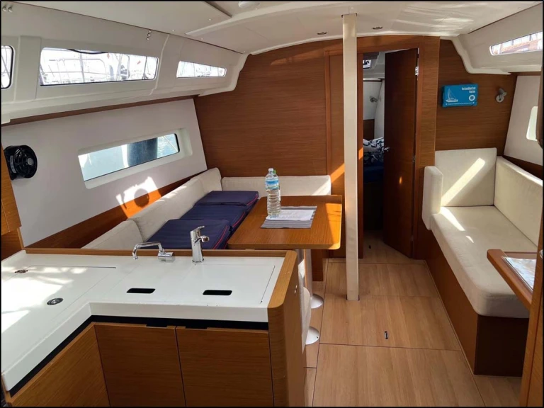 Sailboat rental in Gouvia - Jeanneau Sun Odyssey 380