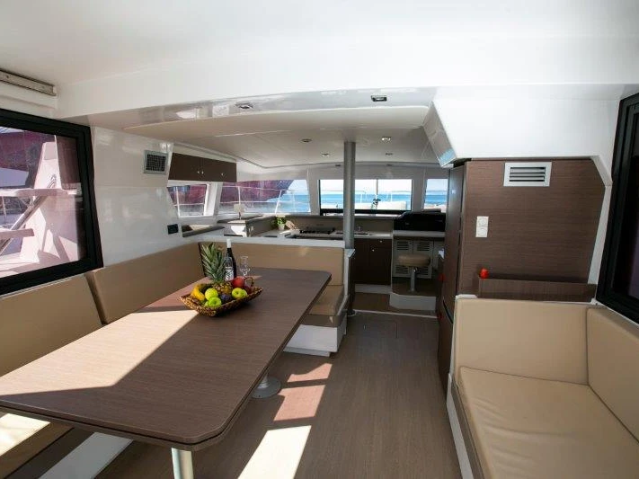 Yacht charter Lávrio cheap Bali 4.1
