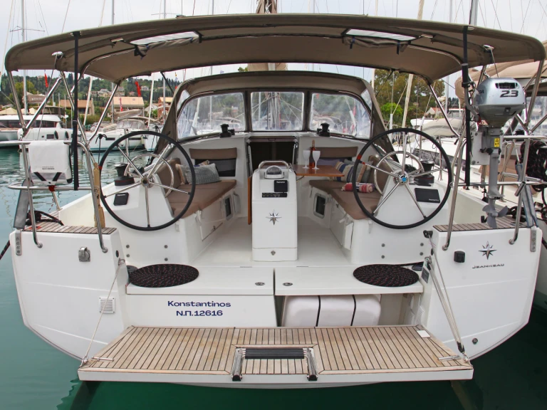 Boat rental Jeanneau Sun Odyssey 410 in Piso Livadi on Samboat