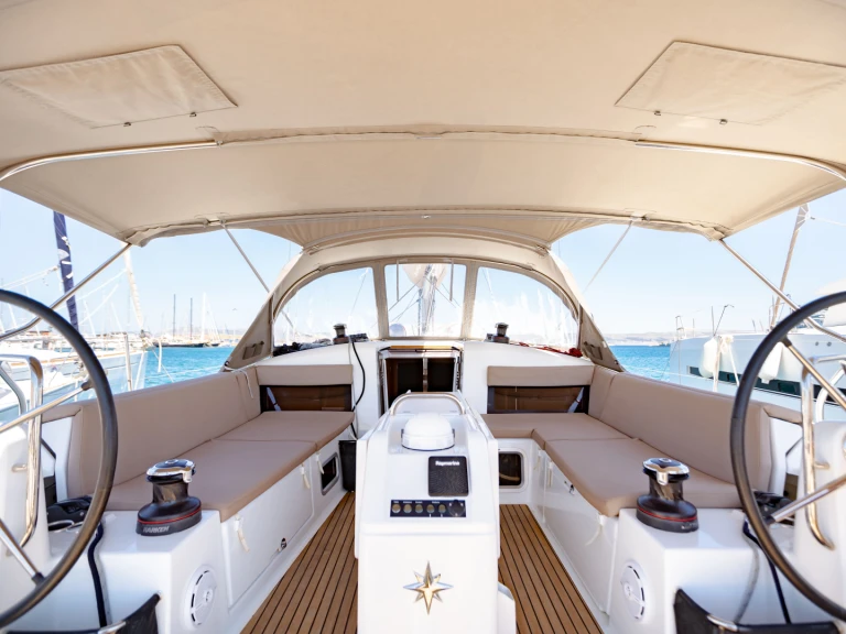 Sailboat rental with or without captain Jeanneau Lávrio