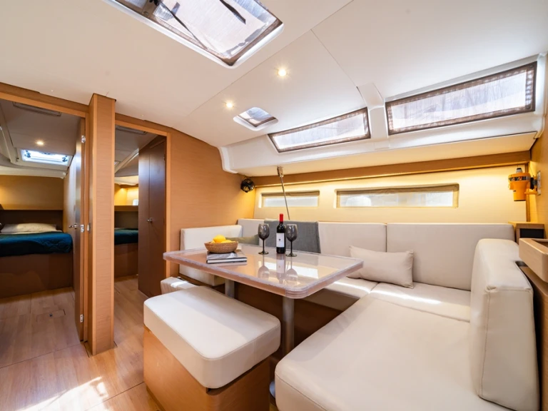 Boat rental Jeanneau Sun Odyssey 490 in Lávrio on Samboat