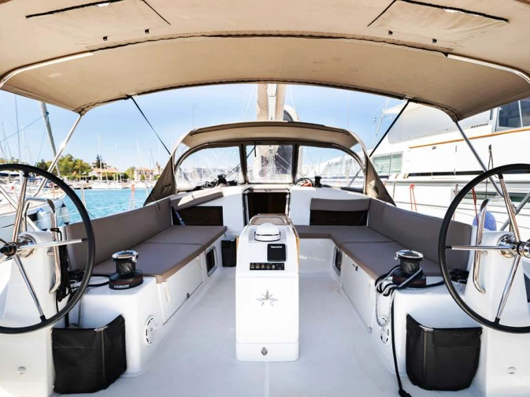 Jeanneau Sun Odyssey 490 in Néa Péramos on SamBoat