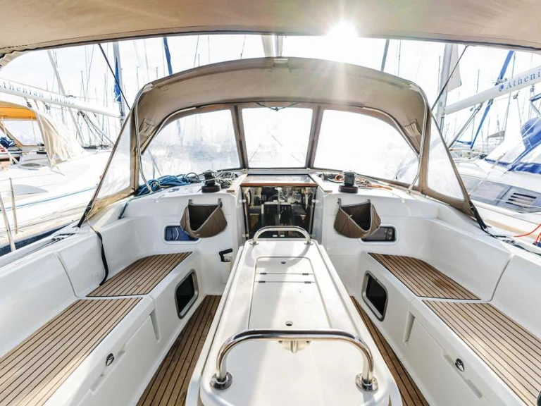 Sailboat rental with or without captain Jeanneau Neo Klima