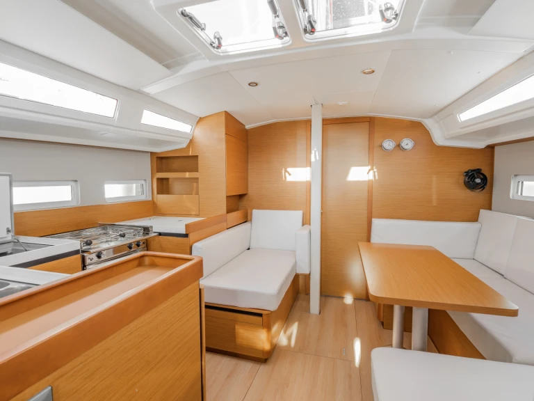 Jeanneau Sun Odyssey 410 in Préveza on SamBoat