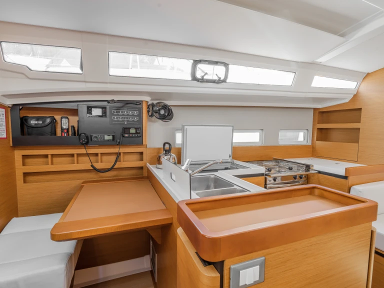 Rent a Jeanneau Sun Odyssey 410 Préveza