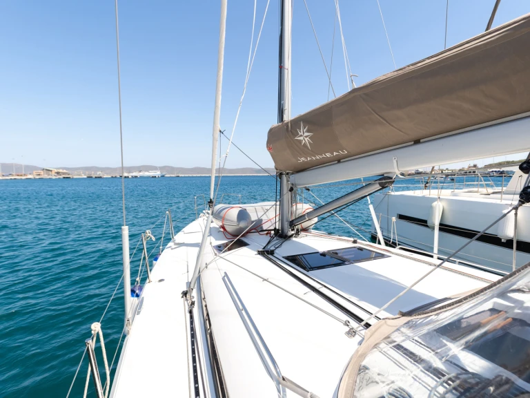 Sailboat rental in Lávrio - Jeanneau Sun Odyssey 440