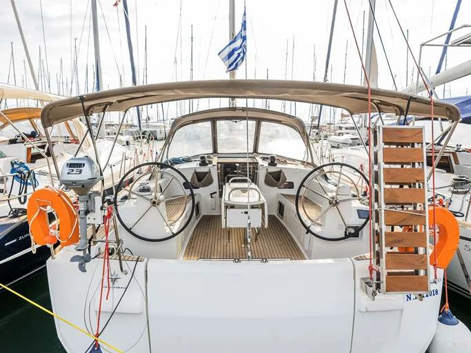 Sailboat rental with or without captain Jeanneau Neo Klima