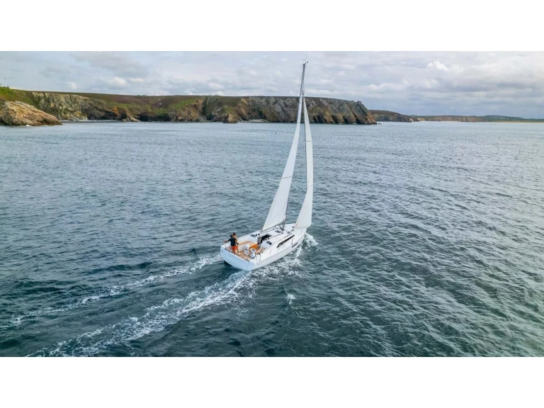 Sailboat for rent Furnari at the best price
