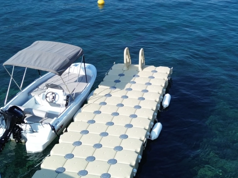 Motorboat for rent Serriera at the best price