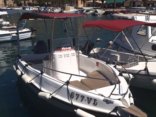 Yacht charter Vela Luka cheap bluemax 550