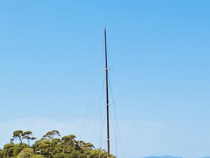 Yacht charter Porquerolles cheap 8mJI n°752