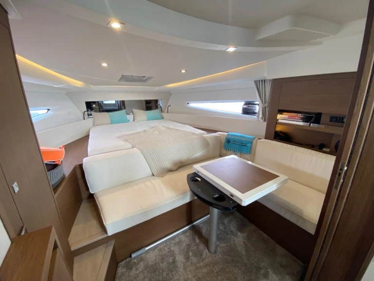 Motorboat rental with or without captain Jeanneau Port des Marines de Cogolin