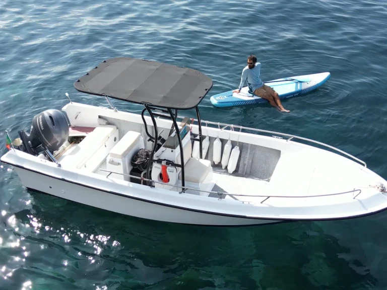 Motorboat for rent Porto do Funchal at the best price