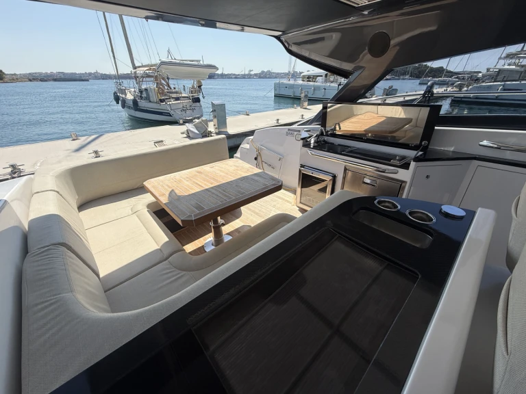 Motorboat rental with or without captain Focus Pula
