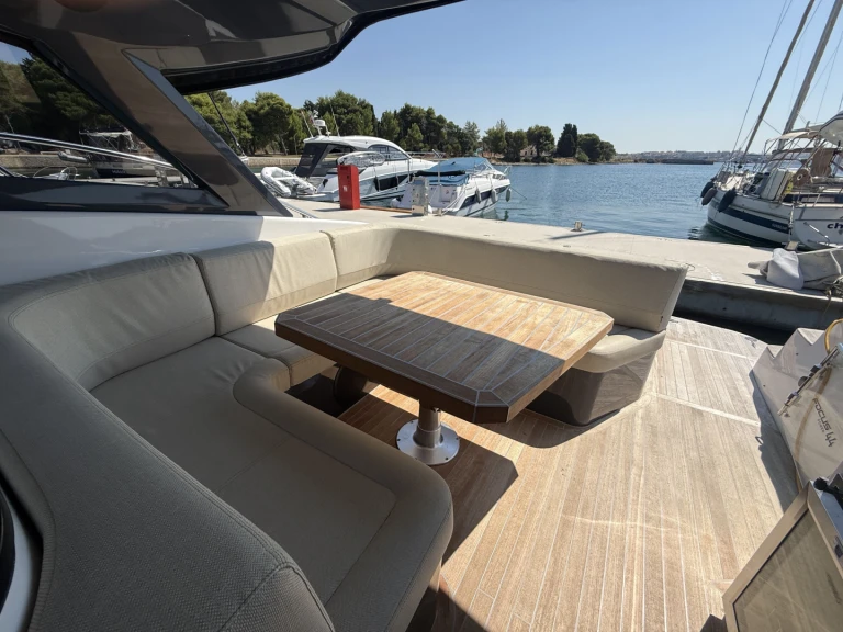 Bareboat Rental Motorboat Focus with a boat licence