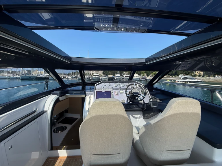 Motorboat rental in Pula - Focus Focus Power 44