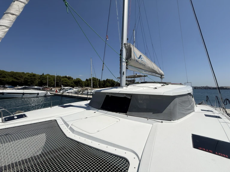 Yacht charter Pula cheap Lucia 40