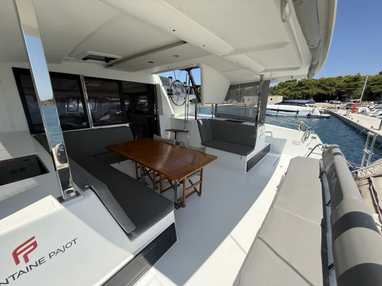 Catamaran rental in Pula - Fountaine Pajot Lucia 40