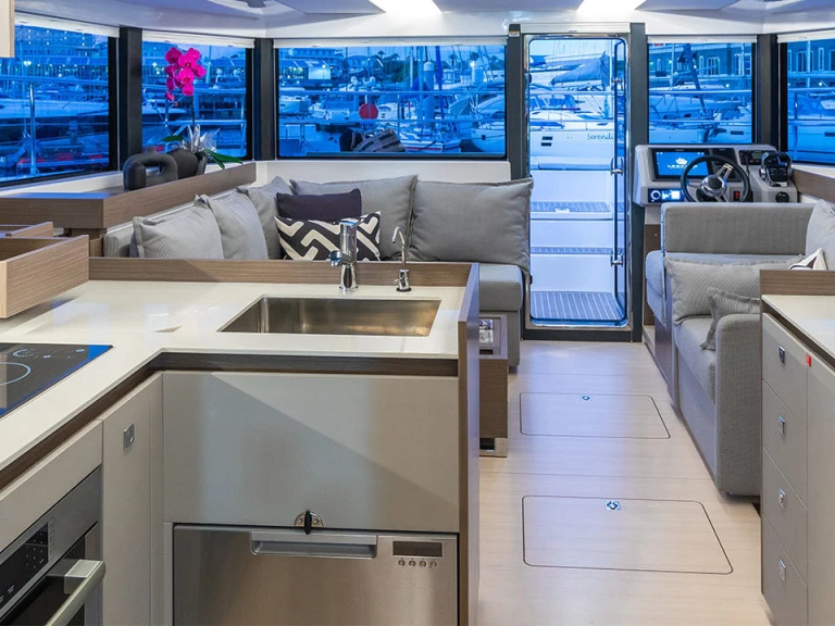 Bareboat Rental Motorboat Leopard with a boat licence