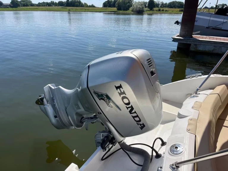 Bareboat Rental Motorboat Bénéteau with a boat licence