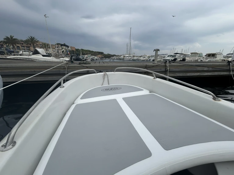 Boat rental Jeanneau Cap 400 Console in Six-Fours-les-Plages on Samboat