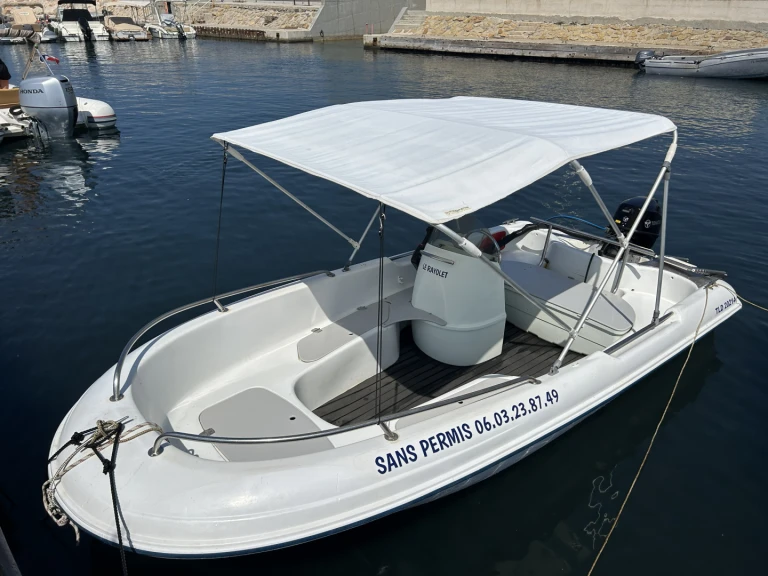 Bareboat Rental Motorboat Jeanneau with a boat licence