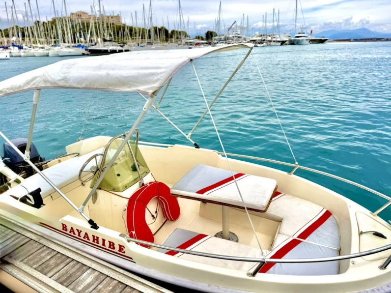 Motorboat for rent Antibes at the best price