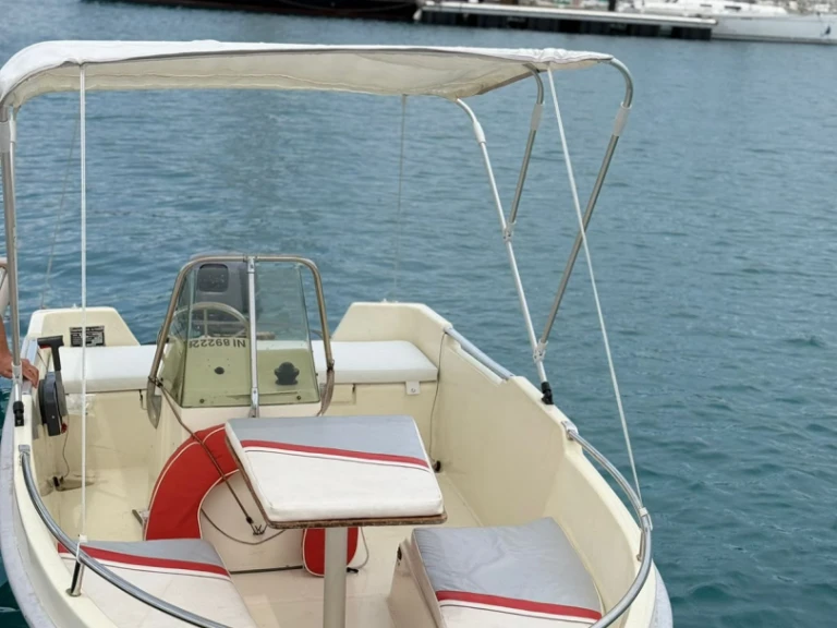 Rent a Ultramar Ultra 405 Antibes