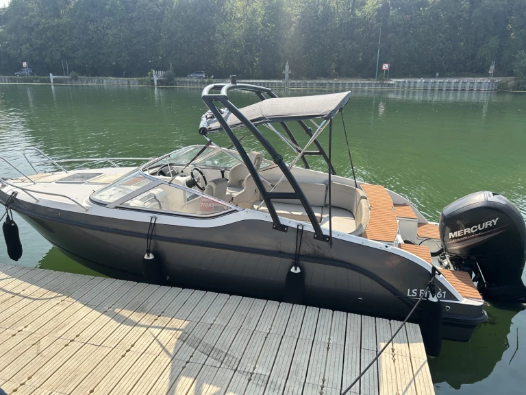 Bareboat Rental Motorboat Quicksilver with a boat licence